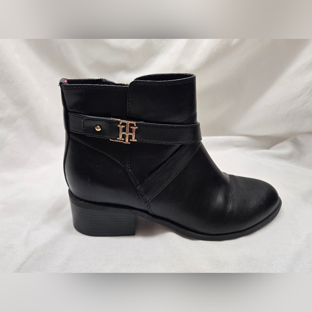 Tommy Hilfiger Black Ankle Fall Booties/Gold Hardware Size 8.5M